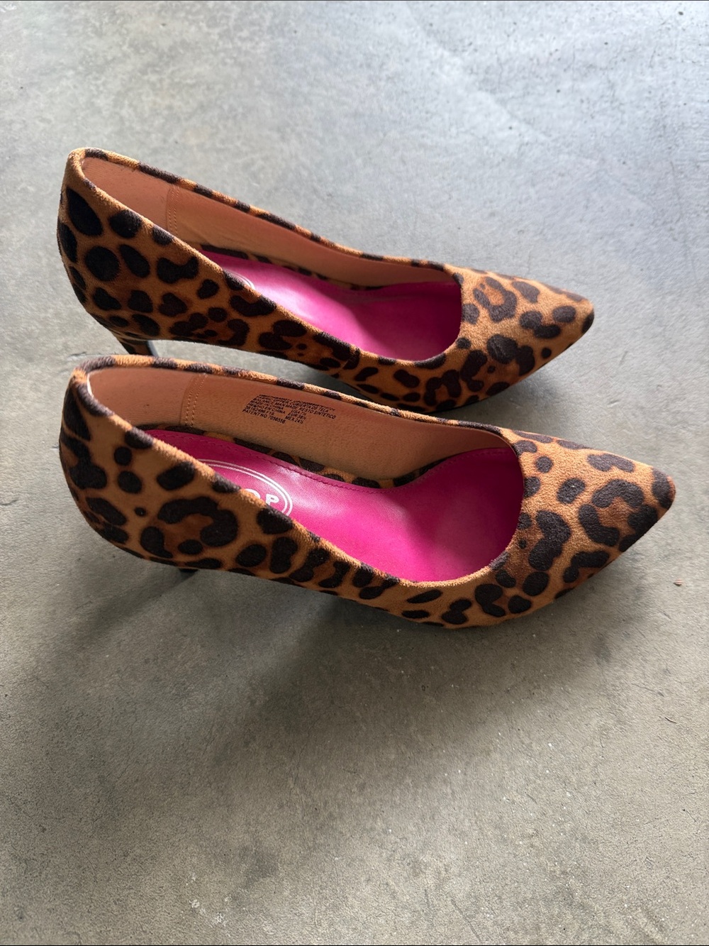 Leopard Print Pointed Toe Pumps with Pink Insole